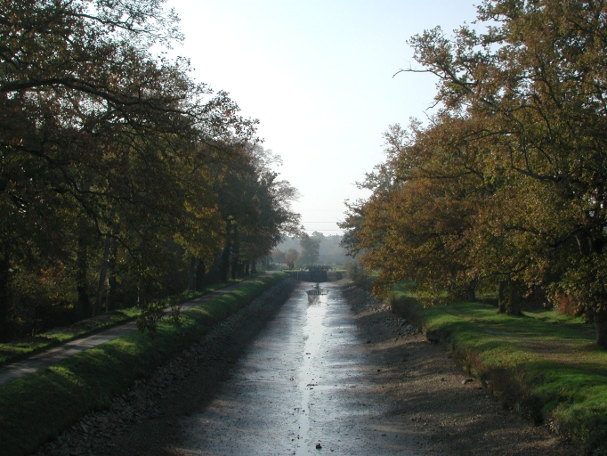 Canal de dérivation en amont