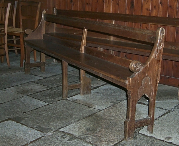 Ensemble de 8 bancs de fidèle