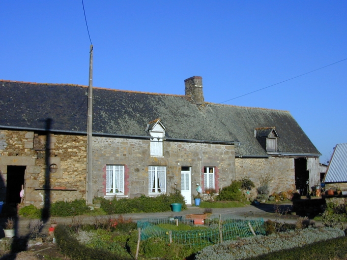 Logis est : vue générale sud-ouest ; Vue générale sud-ouest