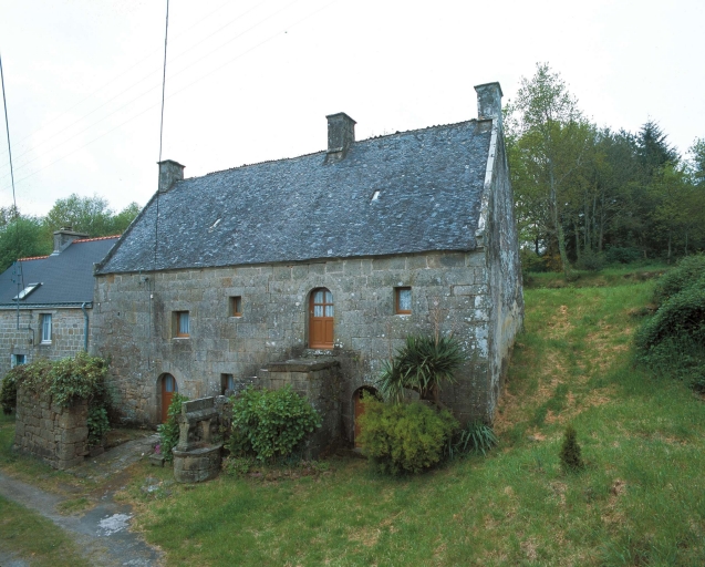 Vue générale sud-est ; Kerivalain, ferme, vue générale sud-est.