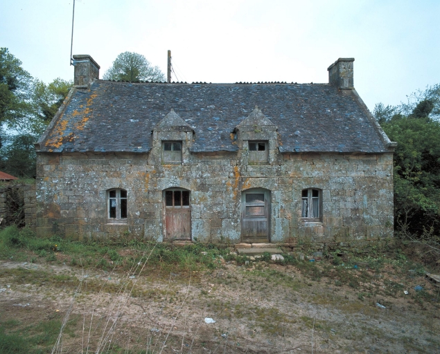 Vue générale sud-est ; Cabossen, logis jumelés, vue générale sud-ouest.