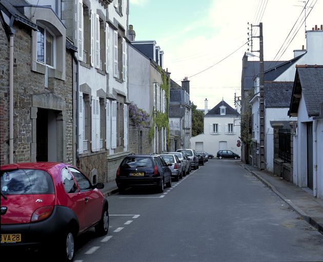 Vue générale prise de l'ouest vers la rue Jeanne d'Arc. ; Vue de situation. ; Vue de situation.