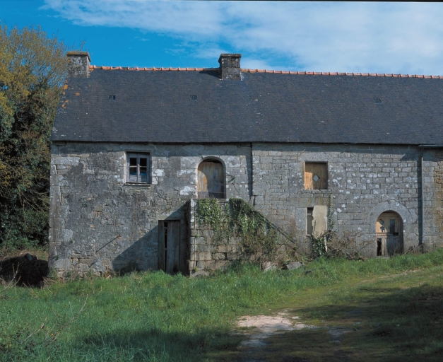 Vue générale sud ; Kermer, ferme, élévation sud.