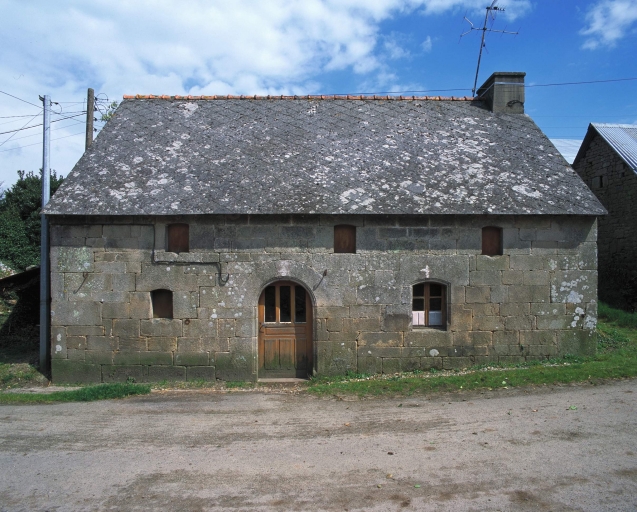 Vue générale nord-est ; Rongoëdo, vue générale nord-est.