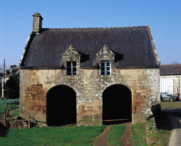 Grange, vue générale est ; Saint-Rivalain, grange, vue générale est.