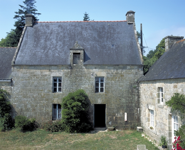 Maison, vue générale sud-ouest ; Le Guérizec, logis de prêtre, vue générale sud-ouest