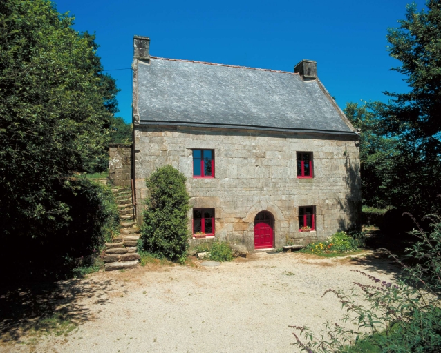 Vue générale sud ; Tréblavet, ferme, élévation sud.