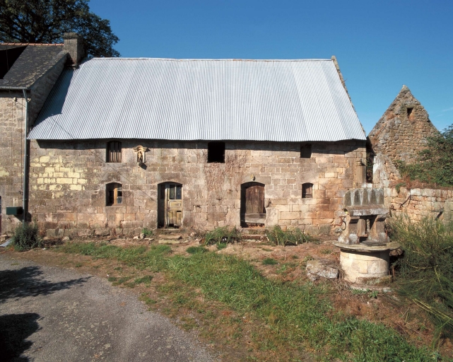 Vue générale est ; Kerjolis, ferme, élévation est.