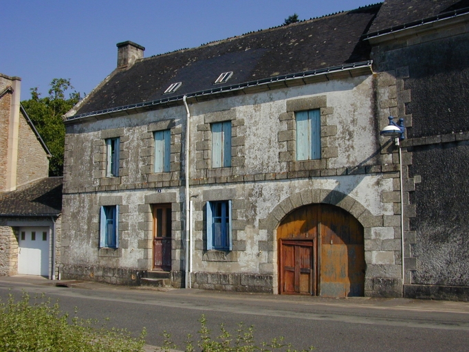 Vue générale sud ; Au bourg, maison n°6 rue Saint-Laurent, vue générale sud.