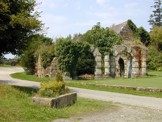 Château, actuellement golf de Rimaison (Bieuzy fusionnée en Pluméliau-Bieuzy en 2019)