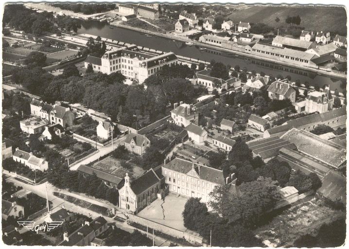 L'école Sainte-Anne. Vue aérienne vers 1950. Carte postale Artaud, Nantes, éd. Gaby. Collection particulière. ; L'école Sainte-Anne. Vue aérienne vers 1950. Carte postale Artaud, Nantes, éd. Gaby. Collection particulière. ; L'école Sainte-Anne. Vue aérienne vers 1950. Carte postale Artaud, Nantes, éd. Gaby. Collection particulière. ; L'école Sainte-Anne. Vue aérienne vers 1950. Carte postale Artaud, Nantes, éd. Gaby. Collection particulière. ; L'école Sainte-Anne. Vue aérienne vers 1950. Carte postale Artaud, Nantes, éd. Gaby. Collection particulière. ; L'école Sainte-Anne. Vue aérienne vers 1950. Carte postale Artaud, Nantes, éd. Gaby. Collection particulière. ; L'école Sainte-Anne. Vue aérienne vers 1950. Carte postale Artaud, Nantes, éd. Gaby. Collection particulière. ; L'école Sainte-Anne. Vue aérienne vers 1950. Carte postale Artaud, Nantes, éd. Gaby. Collection particulière. ; L'école Sainte-Anne. Vue aérienne vers 1950. Carte postale Artaud, Nantes, éd. Gaby. Collection particulière. ; L'école Sainte-Anne. Vue aérienne vers 1950. Carte postale Artaud, Nantes, éd. Gaby. Collection particulière. ; L'école Sainte-Anne. Vue aérienne vers 1950. Carte postale Artaud, Nantes, éd. Gaby. Collection particulière. ; L'école Sainte-Anne. Vue aérienne vers 1950. Carte postale Artaud, Nantes, éd. Gaby. Collection particulière. ; L'école Sainte-Anne. Vue aérienne vers 1950. Carte postale Artaud, Nantes, éd. Gaby. Collection particulière. ; L'école Sainte-Anne. Vue aérienne vers 1950. Carte postale Artaud, Nantes, éd. Gaby. Collection particulière. ; L'école normale de jeunes filles. Vue aérienne vers 1950. Carte postale Artaud, Nantes, éd. Gaby. Collection particulière. ; L'école Sainte-Anne. Vue aérienne vers 1950. Carte postale Artaud, Nantes, éd. Gaby. Collection particulière. ; L'école Sainte-Anne. Vue aérienne vers 1950. Carte postale Artaud, Nantes, éd. Gaby. Collection particulière. ; L'école Sainte-Anne. Vue aérienne vers 1950. Carte postale Artaud, Nantes, éd. Gaby. Collection particulière.