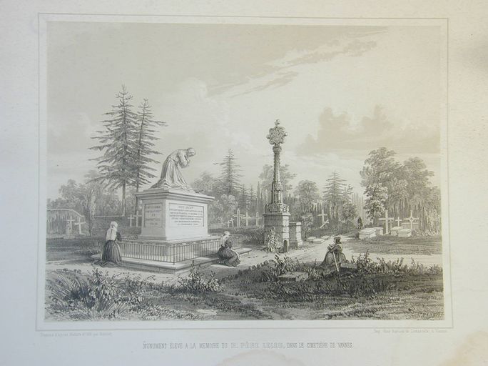 Vue générale du cimetière. Monument élevé à la gloire du Père Leleu. Lithographie, imprimerie de Lamarzelle, Vannes, fin 19e siècle. AD Morbihan.