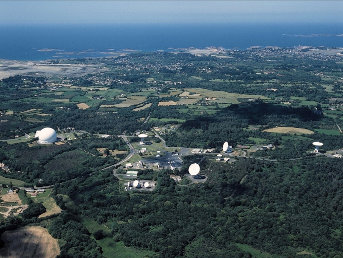 Vue aérienne. ; Vue aérienne.