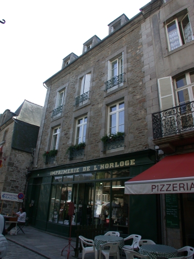 Imprimerie Bazouge, puis Le Junter, puis Thébault, puis Messager, actuellement SARL dite imprimerie de l'Horloge, 7 rue de l' Horloge (Dinan)