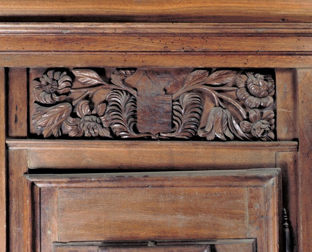 Armoire d'angle, détail du décor