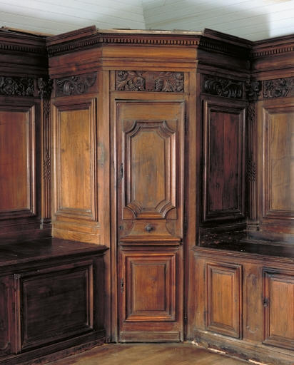 Armoire d'angle sud-ouest