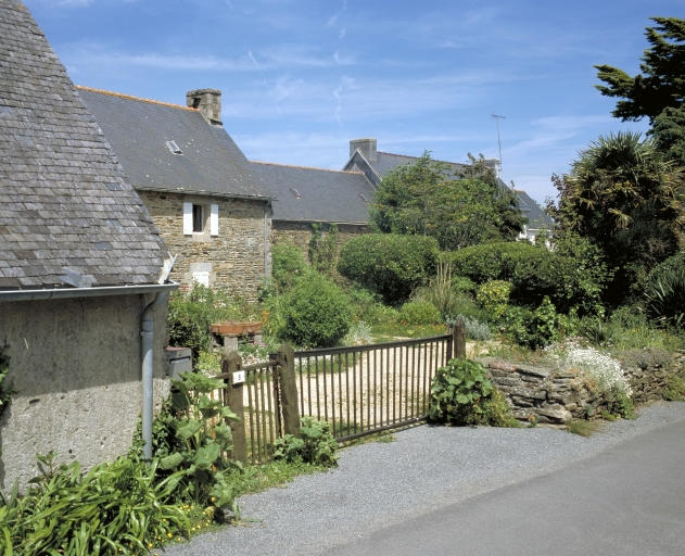 Kersellec. Etat actuel de la ferme figurant sur le tableau LE TOIT BLEU de Paul Gauguin