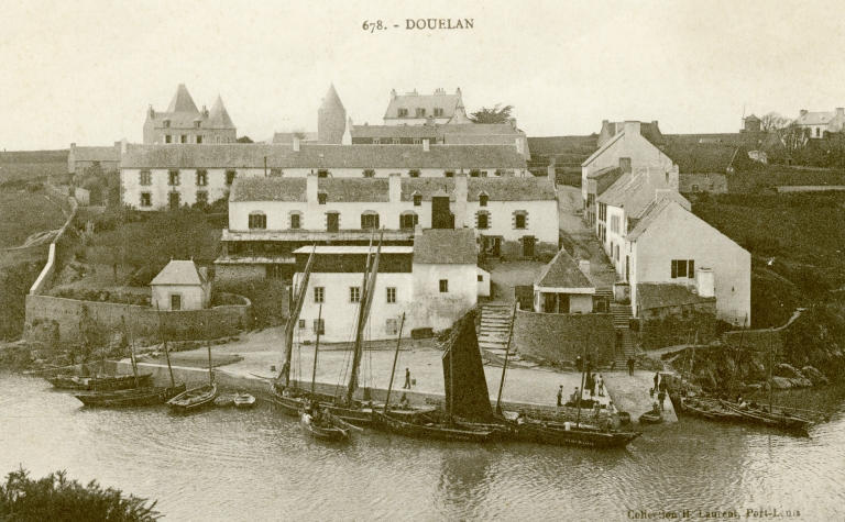 Rive ouest, quais et conserveries, carte postale, vers 1900 (coll.part.)