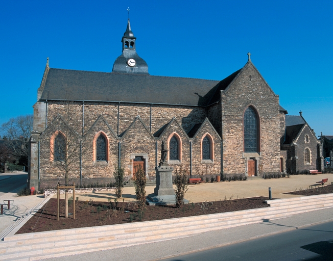 Église paroissiale Saint-Pierre, rue des Glyorels ; rue Nationale (Plélan-le-Grand)