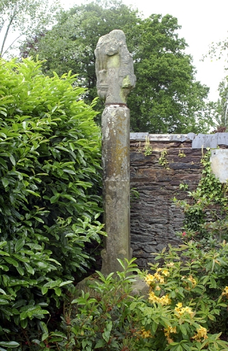 Vue générale nord-est ; Le Bourg : la croix des Thélandais