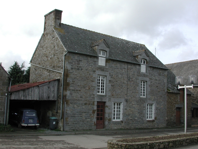 Vue générale ; Centre-bourg, maison