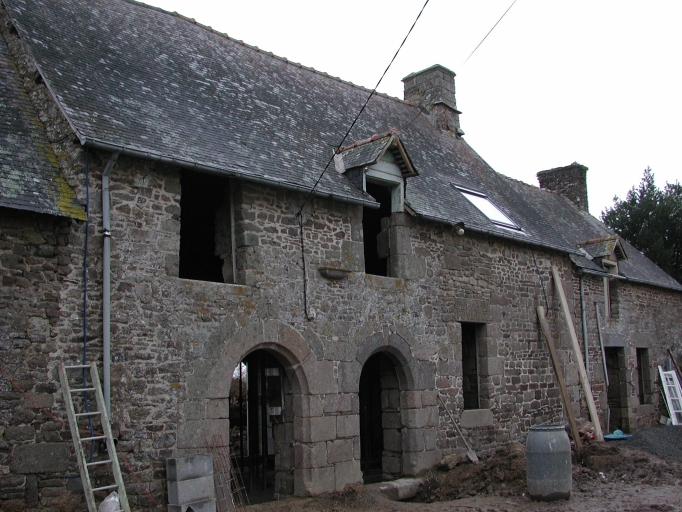 Vue générale du logis ; Centre-bourg, ancien logis de prêtre