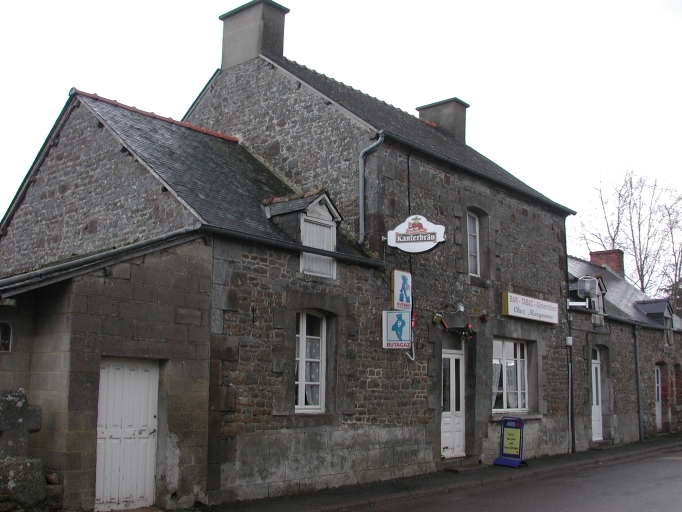 Vue générale ; Centre-bourg, maison puis bar, tabac et alimentation, Chez Maryvonne