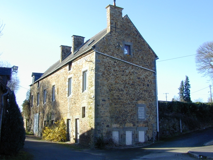 Le bâtiment principal : vue générale sud-est