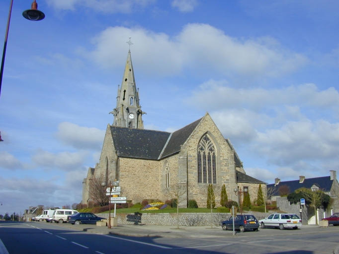 Vue générale sud-est ; Eglise paroissiale Saint-Martin, rue Abbé Chapdeleine ; rue Tony Le Montréer (Meillac) - Vue générale sud-est