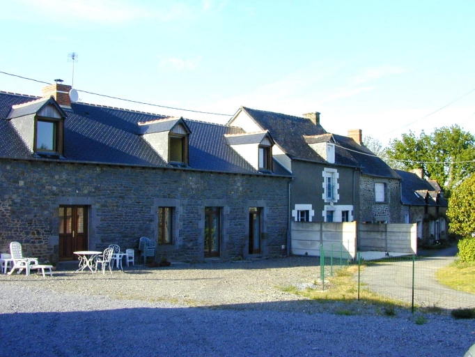 Vue générale sud-ouest ; Alignement de cinq maisons, la Ville Chauvin - Vue générale sud-ouest