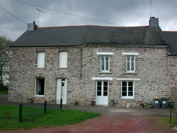 Vue générale sud : maison à droite ; Vue générale sud : maison à gauche