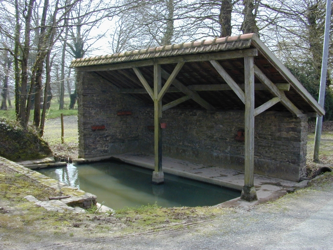 Vue générale est ; Les Abreuvoirs : le lavoir