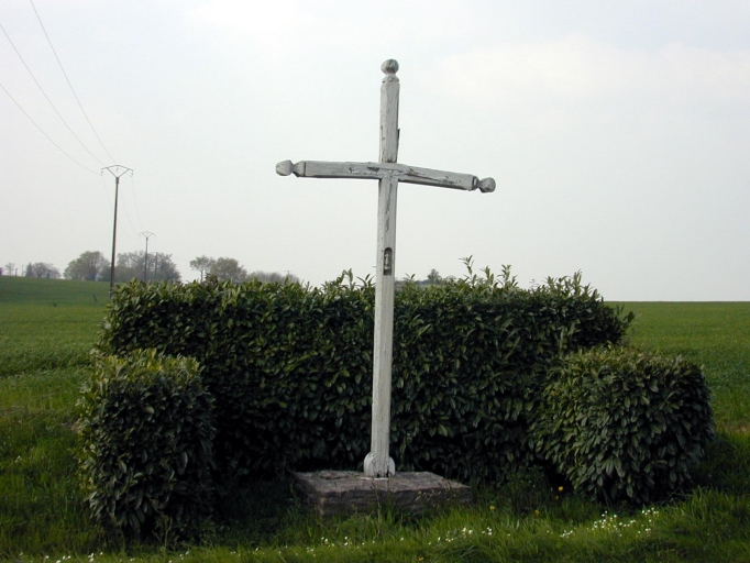 Vue générale est ; La croix de la Croix Chemin