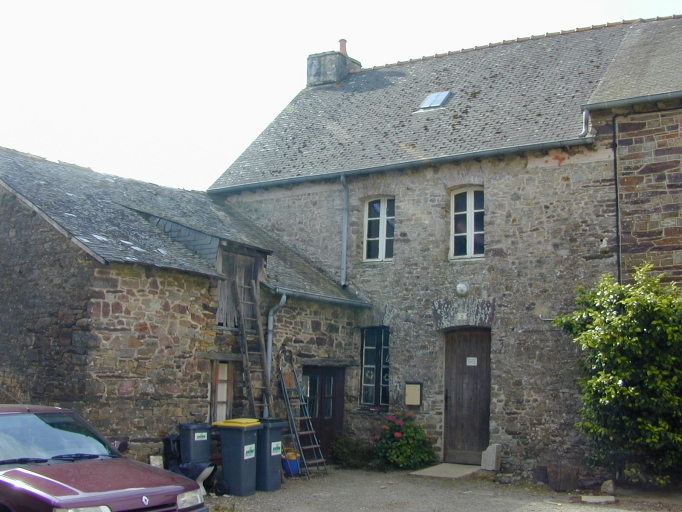 Elévation antérieure : vue générale nord-ouest ; Le bourg, impasse de Brocéliande, maison du 18e siècle