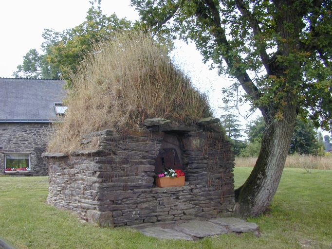 Vue générale nord-est ; La Clôture, four du hameau