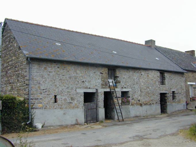 Vue partielle sud-ouest ; Edifice au second plan sur l'image : vue de situation sud-ouest ; Edifice au premier plan sur l'image : vue générale sud-ouest