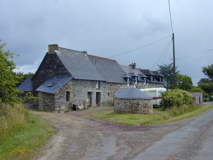 Le hameau, partie est : vue générale sud-ouest ; Vue générale sud-ouest