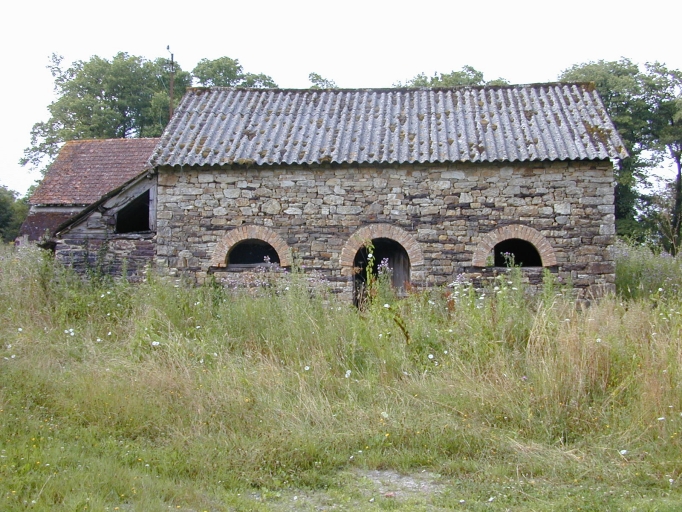Vue générale sud ; Les Hayes, porcherie de la métairie