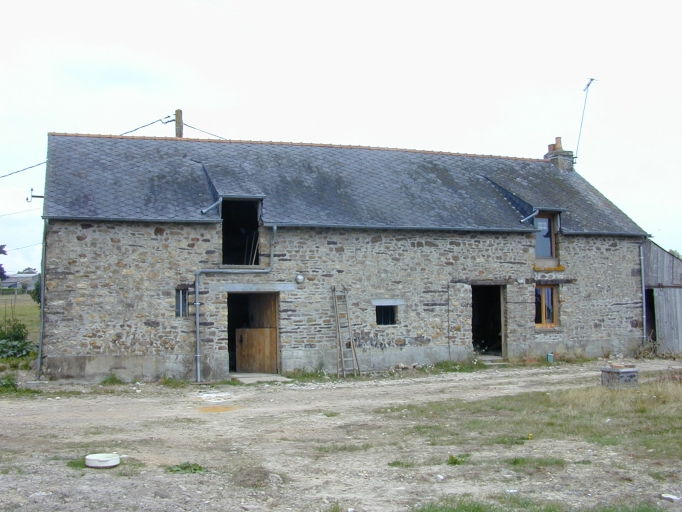 Vue générale sud-ouest ; Le Claray, logis-étable du 18e siècle