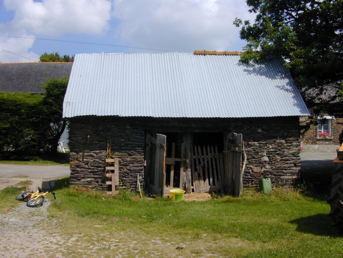 Vue générale sud ; Mérignac, refuge à porcs