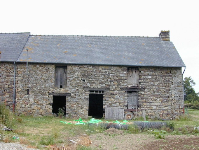 Le logis-étable : vue générale sud ; La Rue Close, logis-étable construit avant 1823