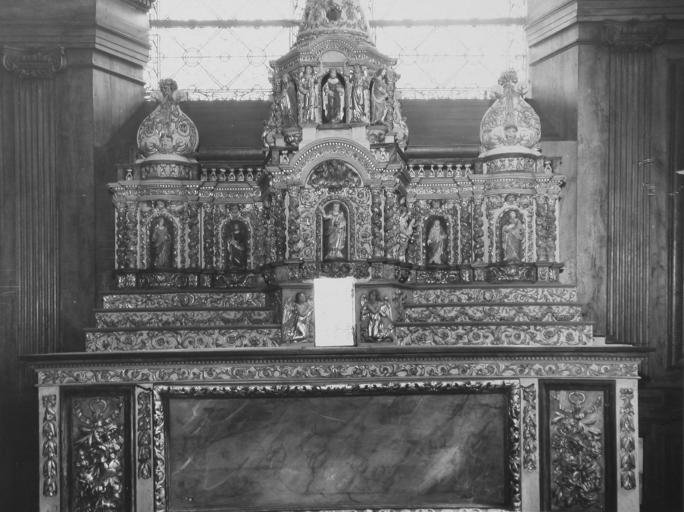Ensemble du maître-autel : autel, 3 gradins d'autel, tabernacle