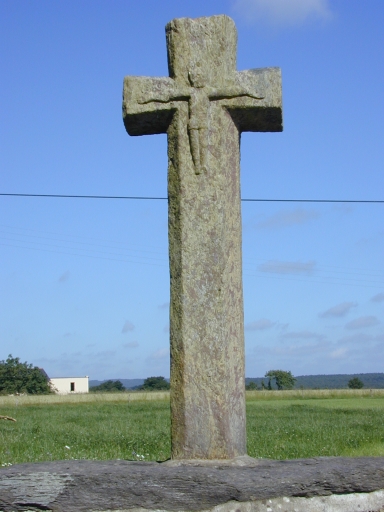 Vue générale sud ; La Vieille Ville : croix datée 1623