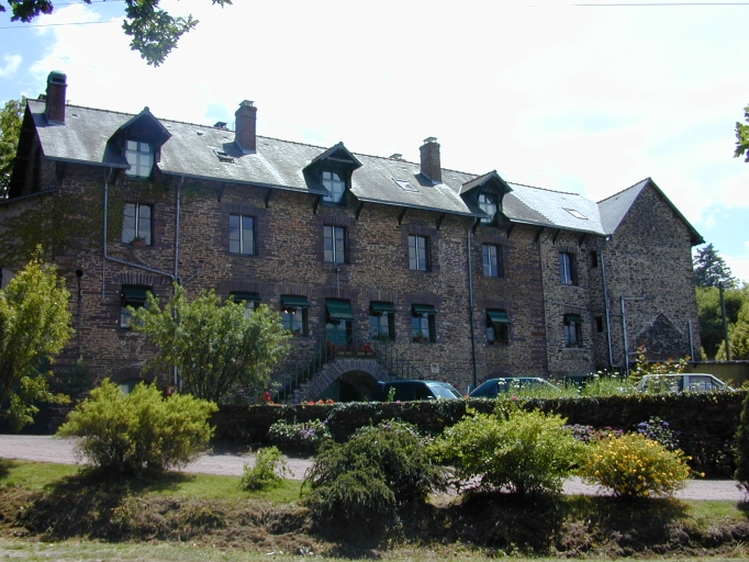 Vue générale nord ; Les Forges : l'ancien Hôtel Peurichard