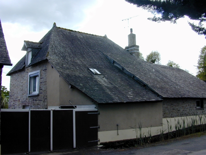 Le bâtiment de l'ancien moulin transformé en maison d'habitation : vue générale nord