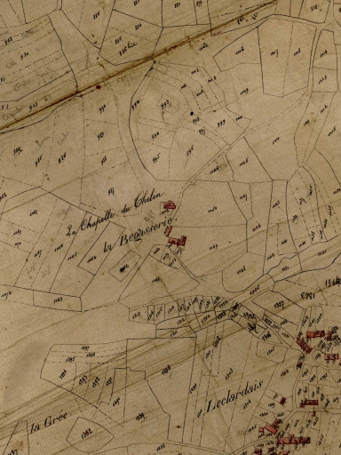 Extrait du cadastre de 1823 ; Extrait du cadastre de 1823 ; Extrait du cadastre de 1823 ; la chapelle au centre de l'image, le plan de l'église en haut de l'image ; Le bourg du Thélin sur le cadastre de 1823