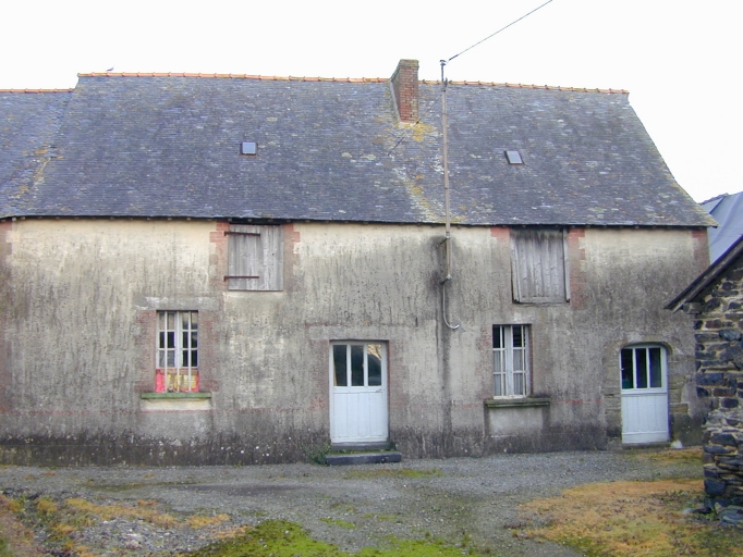 Le logis : vue générale ouest ; Le Mesnil : logis de ferme du XVIIe siècle