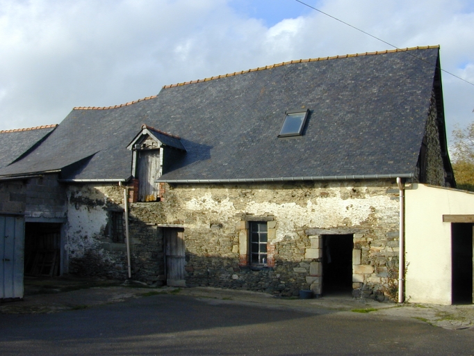 Le logis : vue générale sud-est ; Le Bas Montigné : logis de ferme du XVIIe siècle