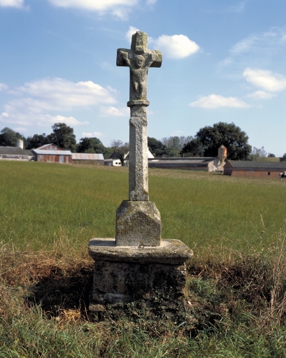 Vue générale ; Kerhéro, croix de chemin, vue générale