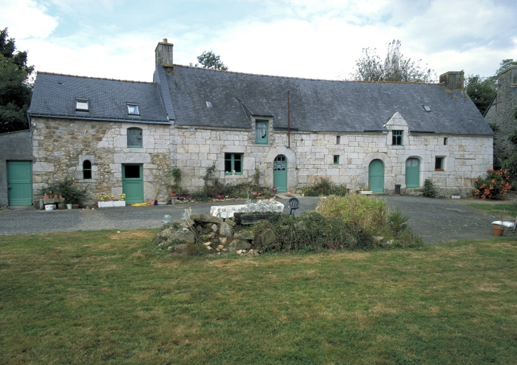 Vue générale sud ; Saint-Guen, ferme